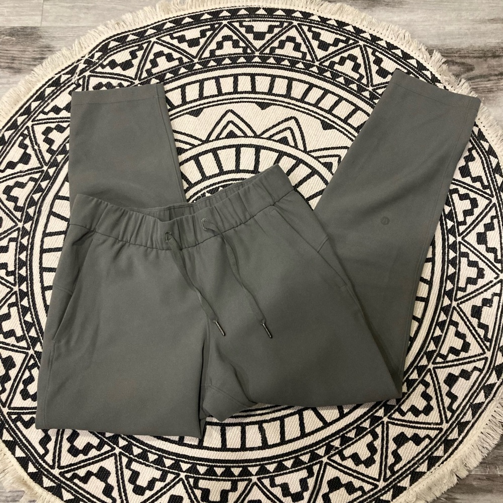 LULULEMON on the fly pants size 4